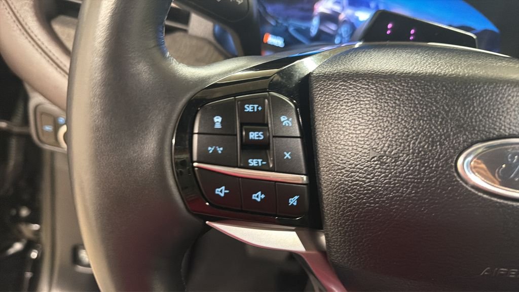 Used 2025 Black Ford Platinum image 17
