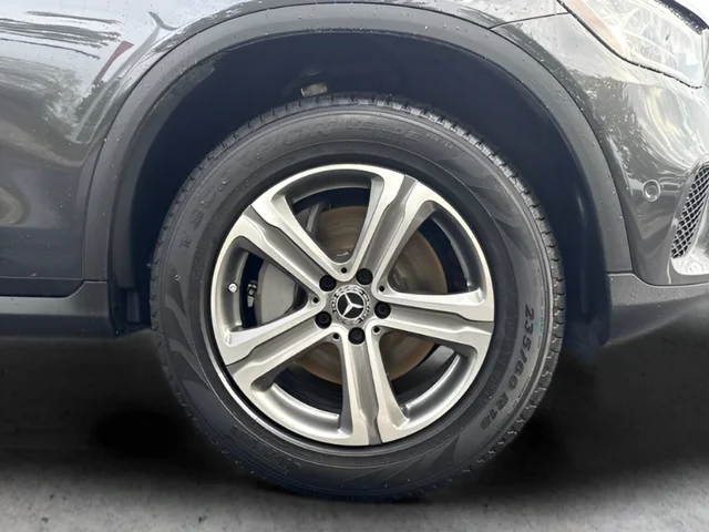 Used 2022 Gray Mercedes-Benz GLC 300 image 27