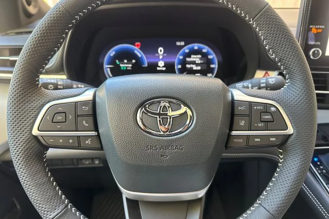 New 2026 Ice Cap Toyota  XSE image 26
