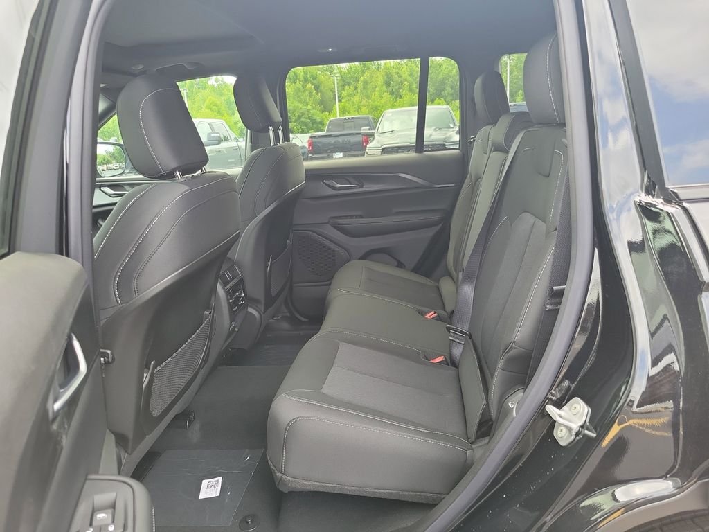 New 2026 Diamond Black Crystal Pearlcoat Jeep Laredo X image 10