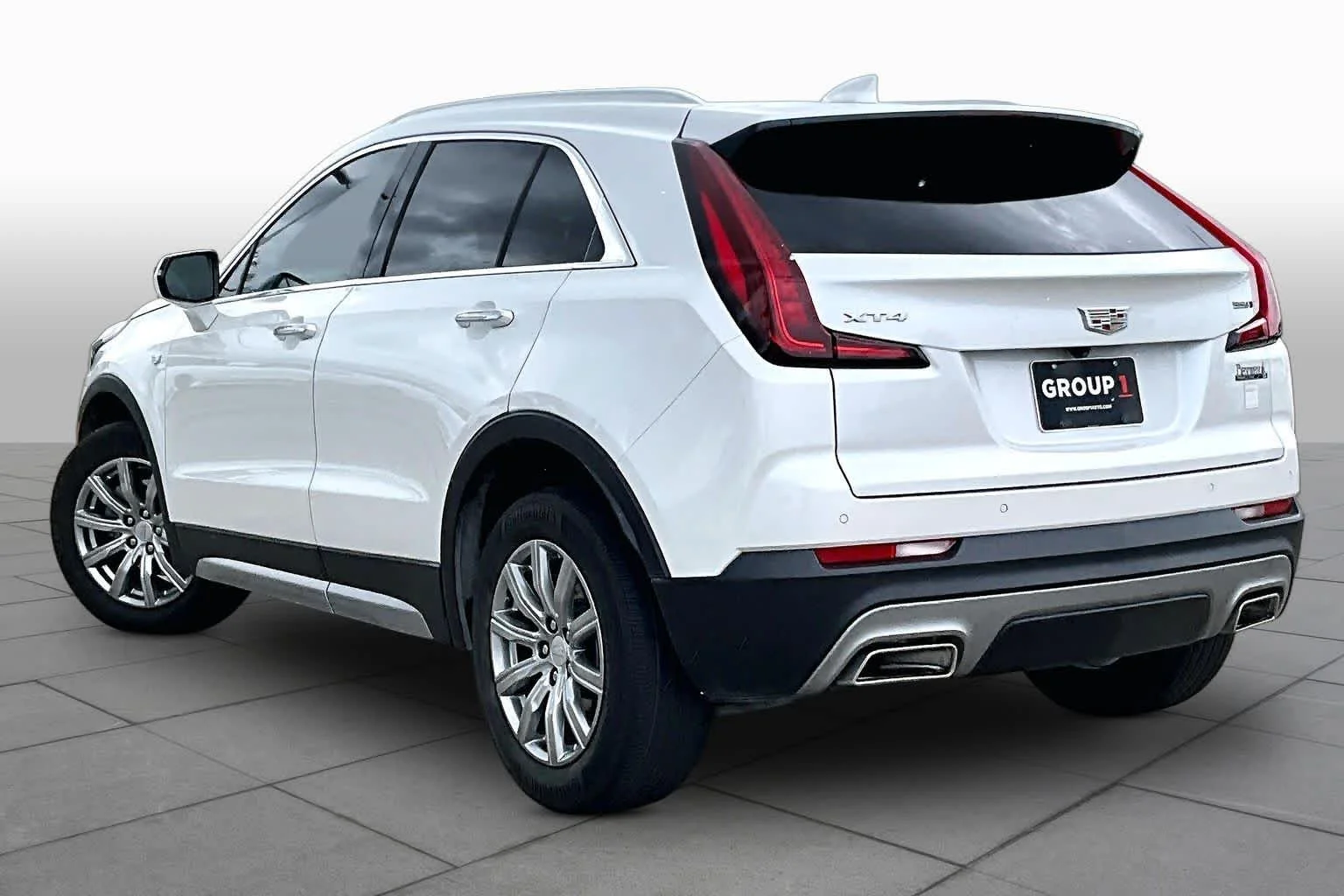Used 2023 Crystal White Tricoat Cadillac FWD Premium Luxury image 11