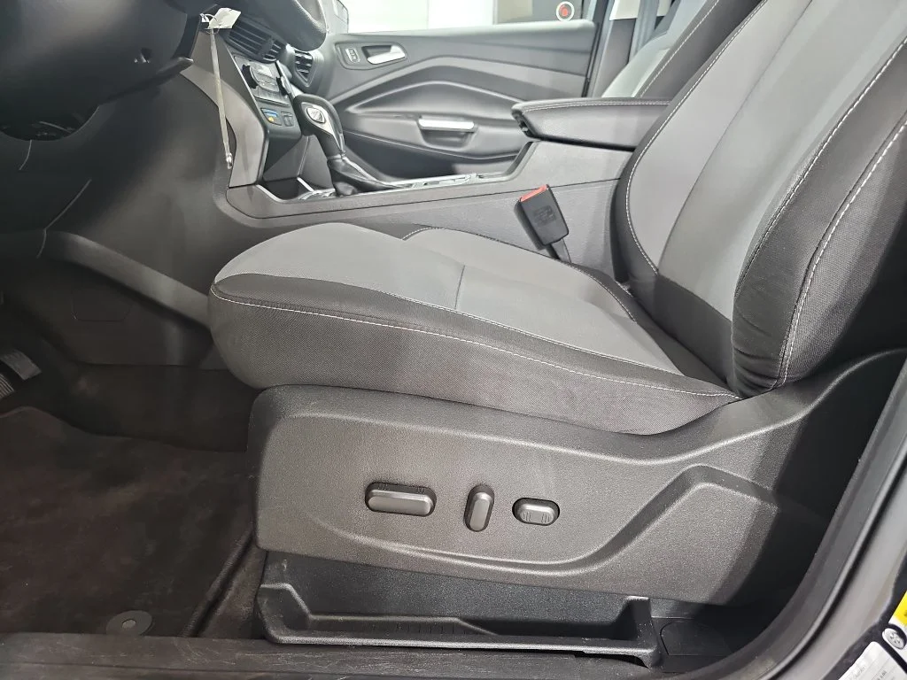 Used 2018 Black Ford SE image 33