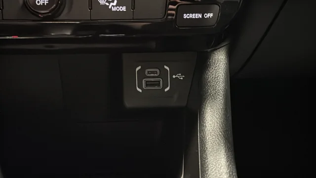 Used 2022 Bright White Clearcoat Jeep Latitude image 28