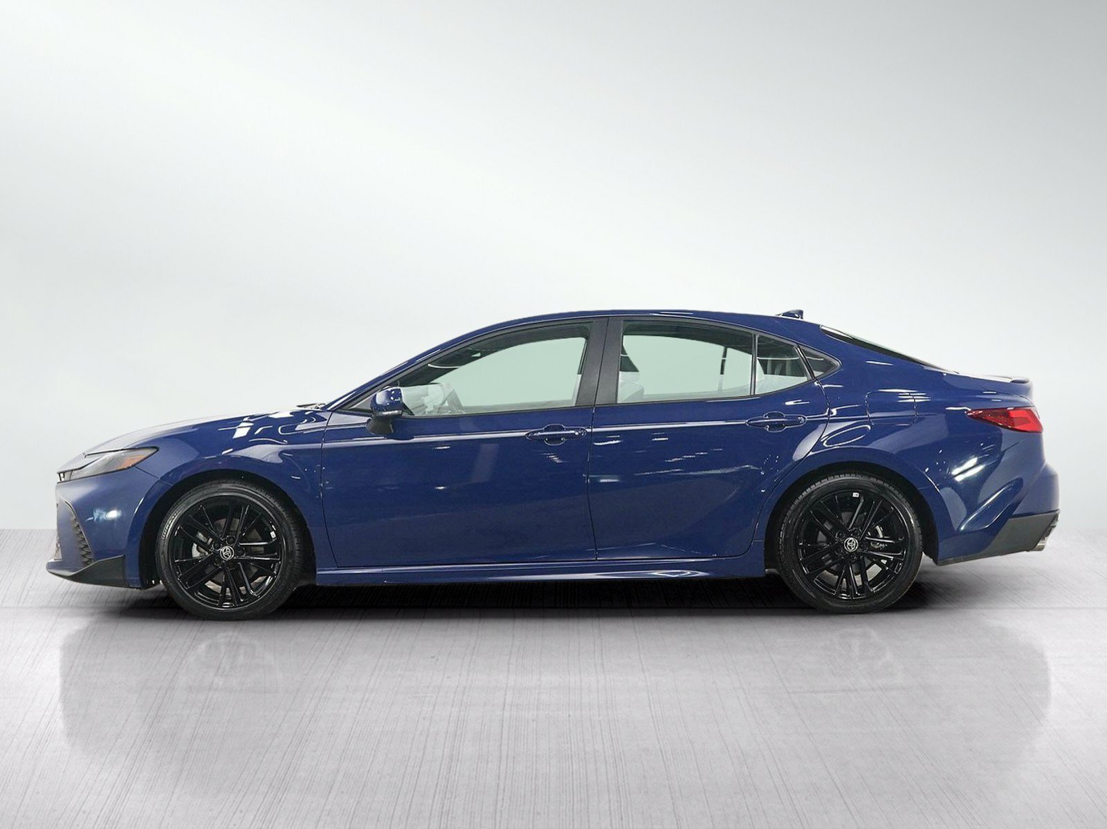 Used 2025 Toyota Camry SE with VIN 4T1DAACK9SU183083 for sale in Burnsville, Minnesota