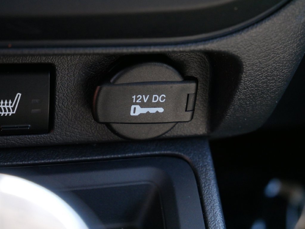 Used 2015 Silver Jeep Latitude image 25