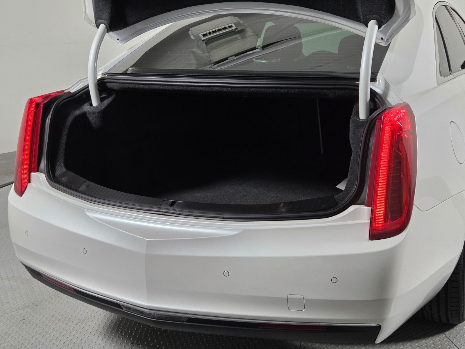 Used 2016 CRYSTAL WHITE TRICOAT Cadillac STD image 17