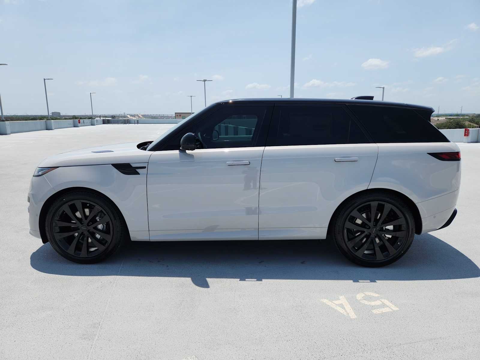 New 2026 Borasco Grey LAND ROVER Dynamic SE image 4