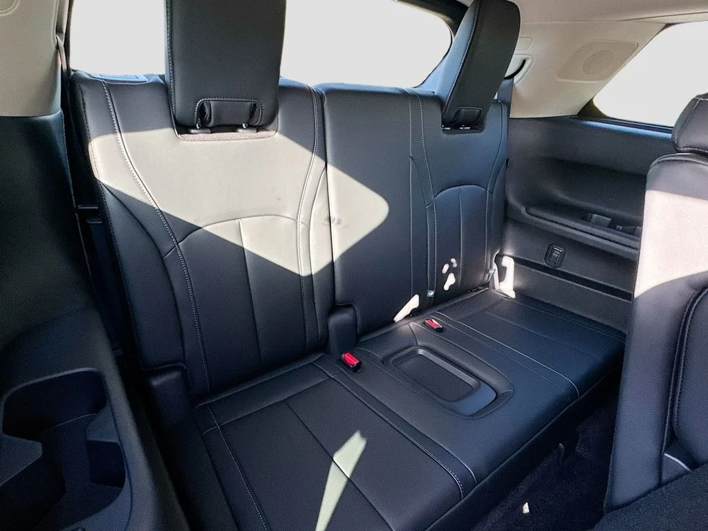 New 2027 MINERAL BLACK INFINITI Luxe FWD image 29