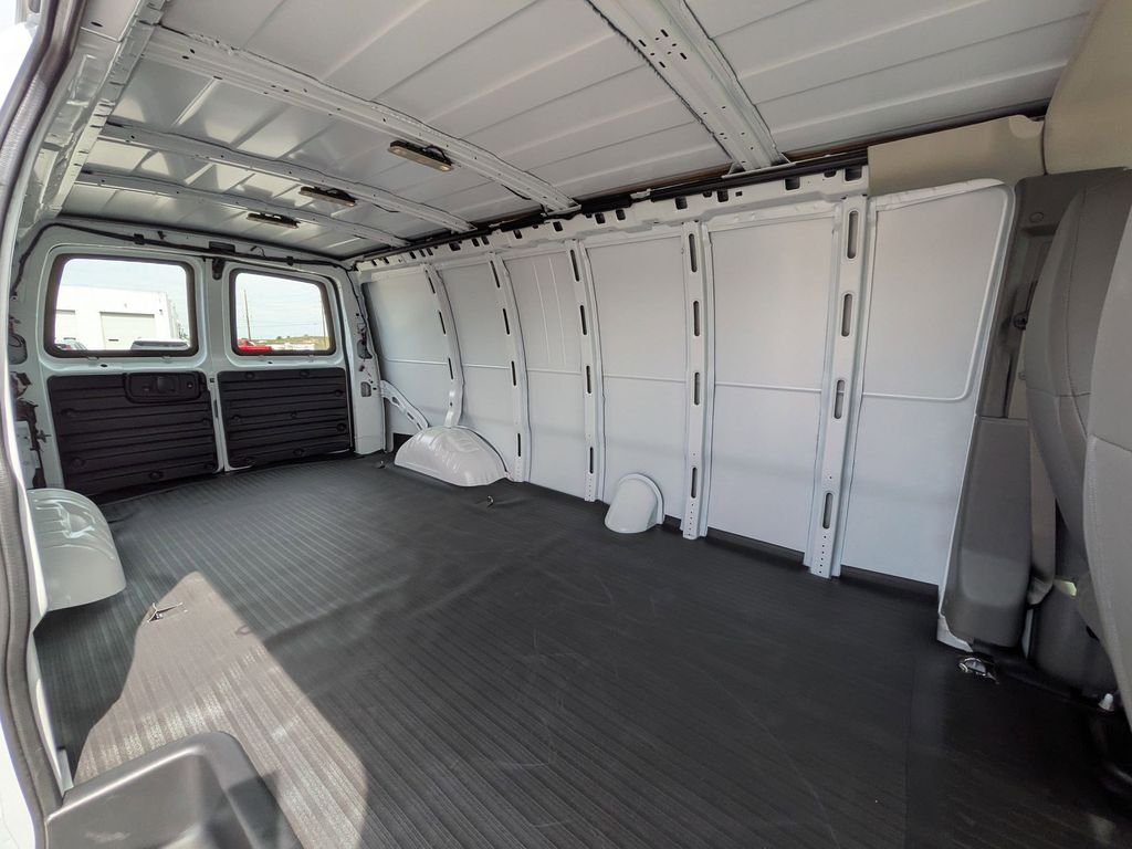 New 2026 Summit White GMC Work Van image 19