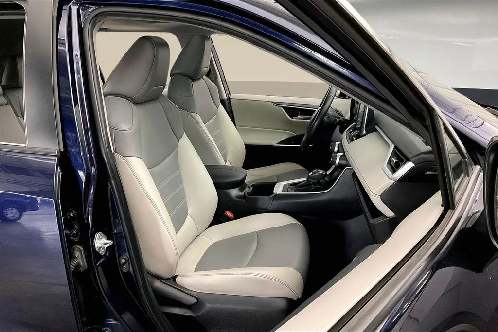 Used 2022 Blue Toyota XLE Premium image 10