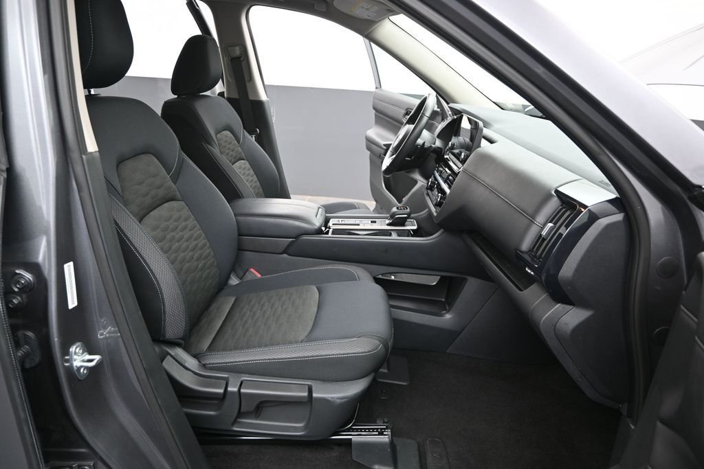 Used 2025 Gray Nissan SV image 27