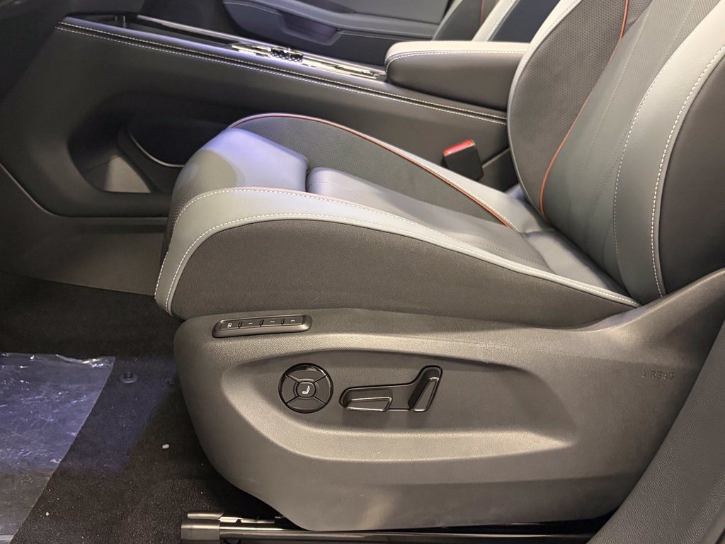 New 2027 Sandstone Volkswagen 2.0T SEL image 15