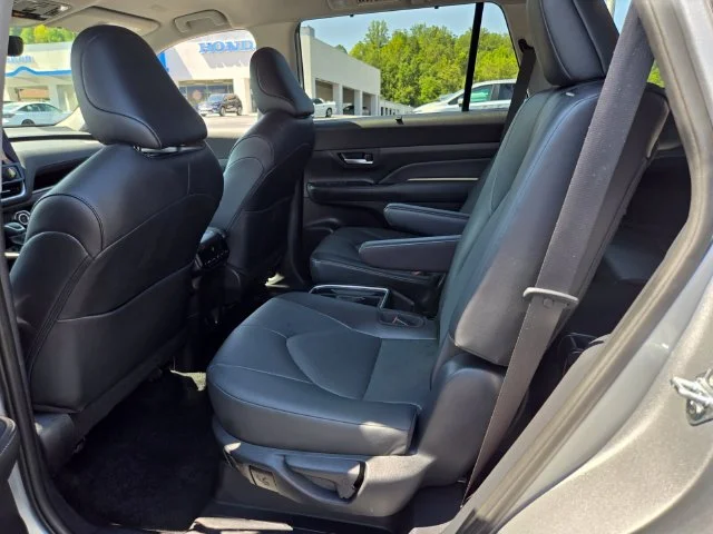 Used 2025 Silver Toyota XLE image 11