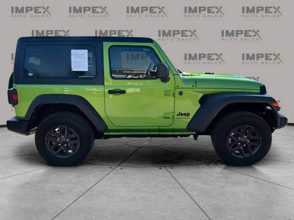 Used 2025 Green Jeep Sport S image 6