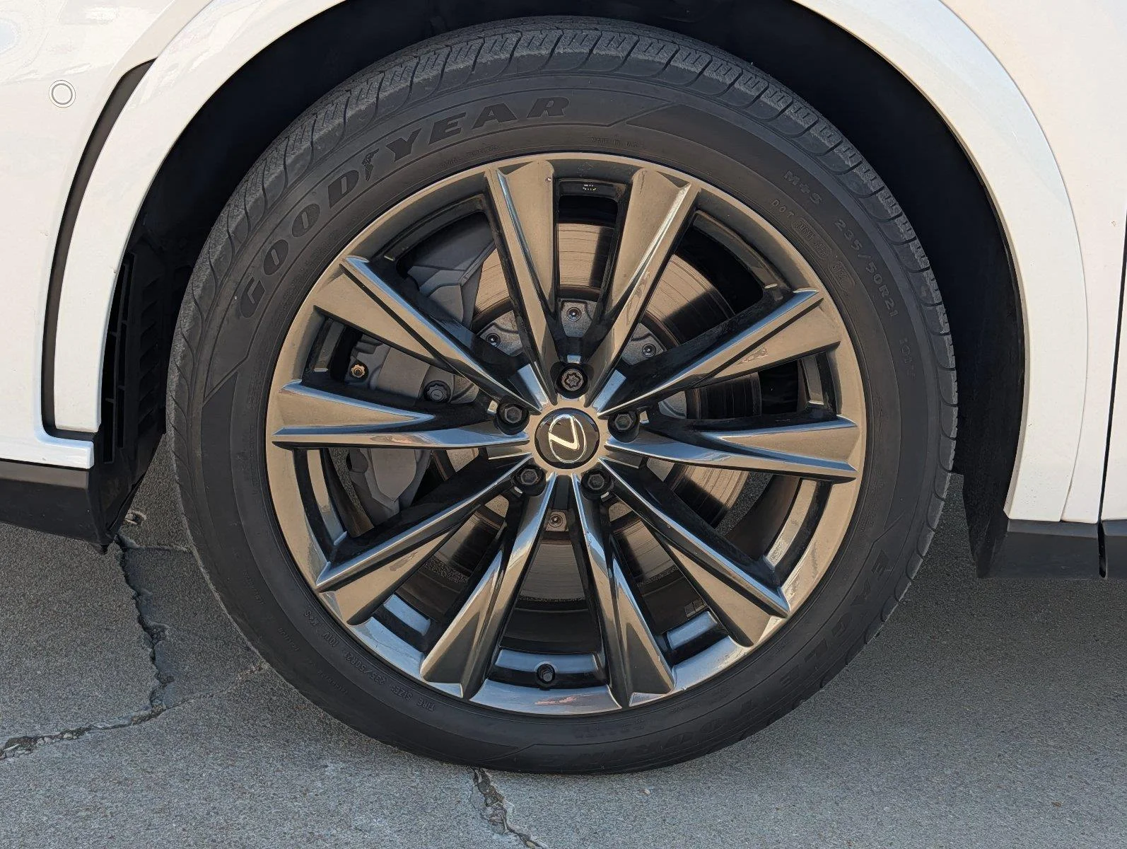Used 2024 Ultra White Lexus RX 350 F SPORT Handling image 9