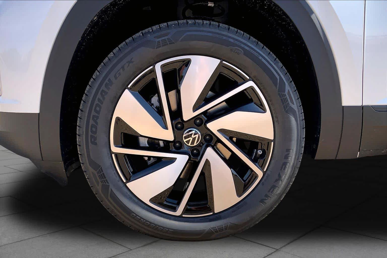 New 2026 Opal White Pearl Volkswagen 2.0T SE w/Technology image 12
