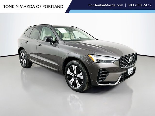 2023 Volvo XC60 Recharge Plug-In Hybrid T8 Plus Dark Theme