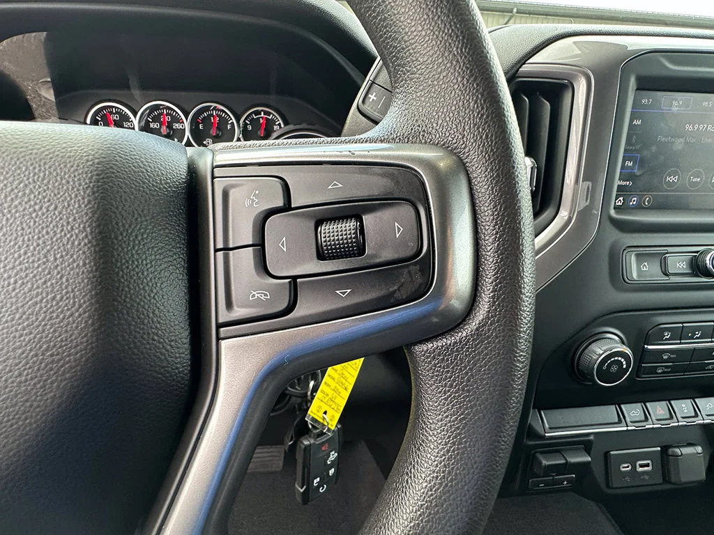 Used 2022 Silver Chevrolet Custom image 34