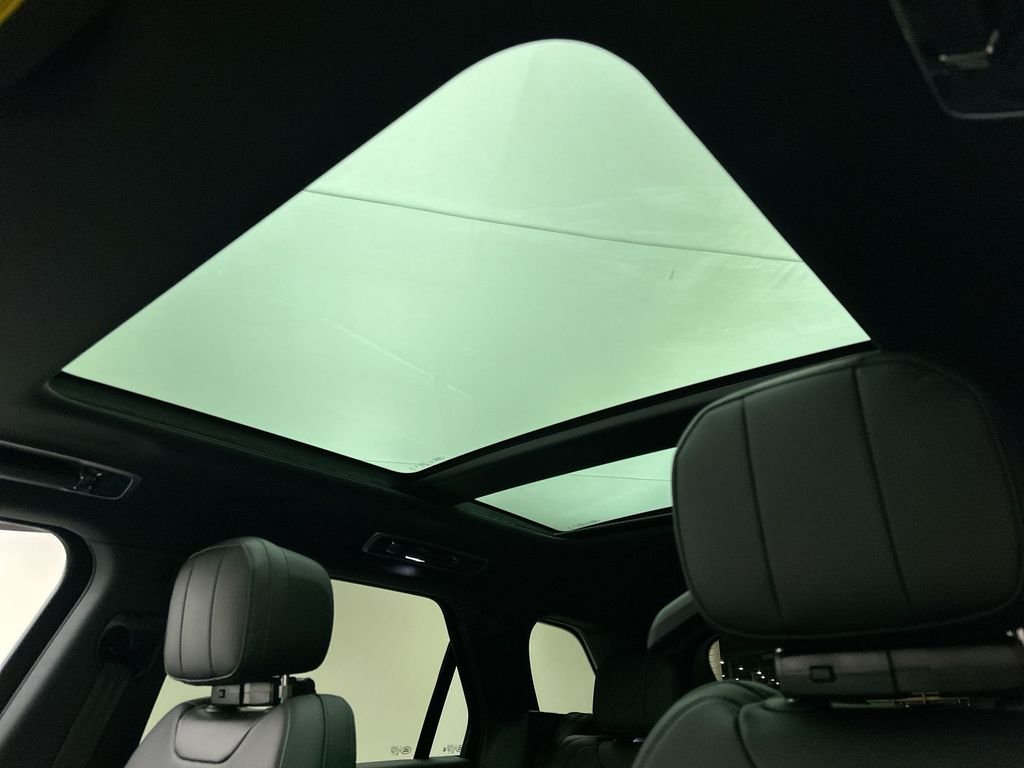 New 2026 Fuji White Land Rover SE image 19
