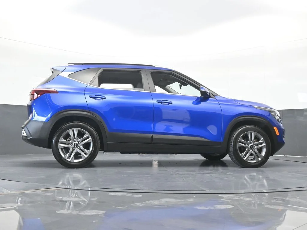 Used 2023 Neptune Blue Kia S image 56