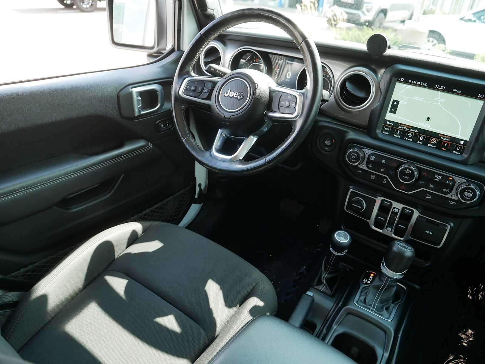 Used 2018 Bright White Jeep Sahara image 9