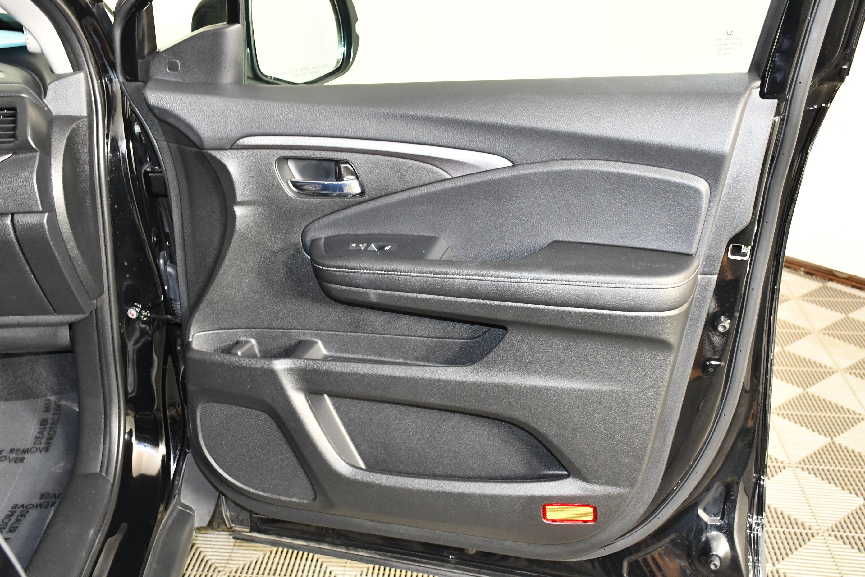 Certified Used 2024 Crystal Black Pearl Honda AWD RTL image 30