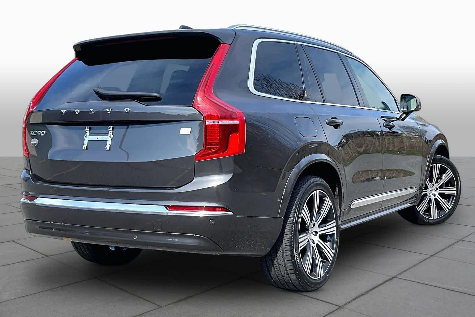 Used 2024 Platinum Grey Metallic Volvo Plus image 13