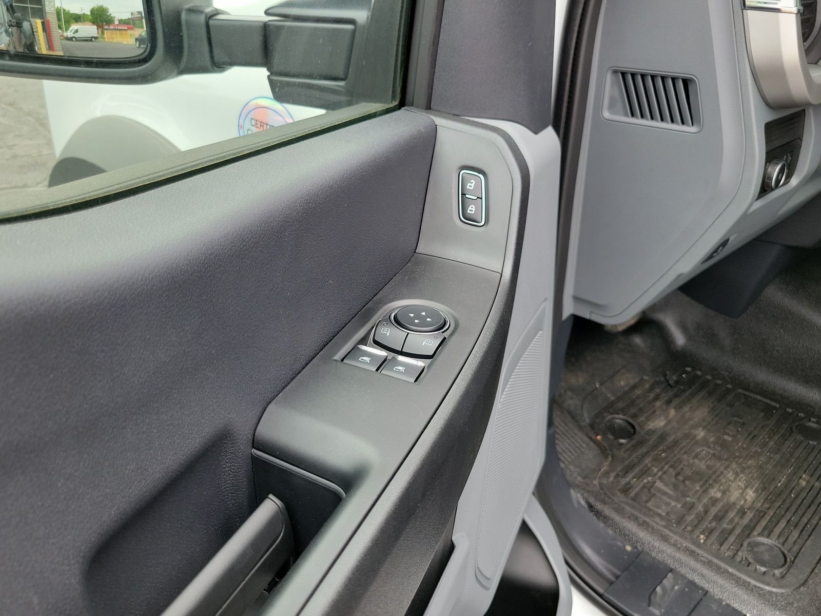 New 2026 Oxford White Ford F-450® XL image 40