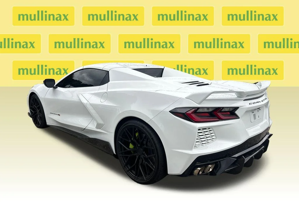 Used 2023 White Chevrolet Stingray image 3