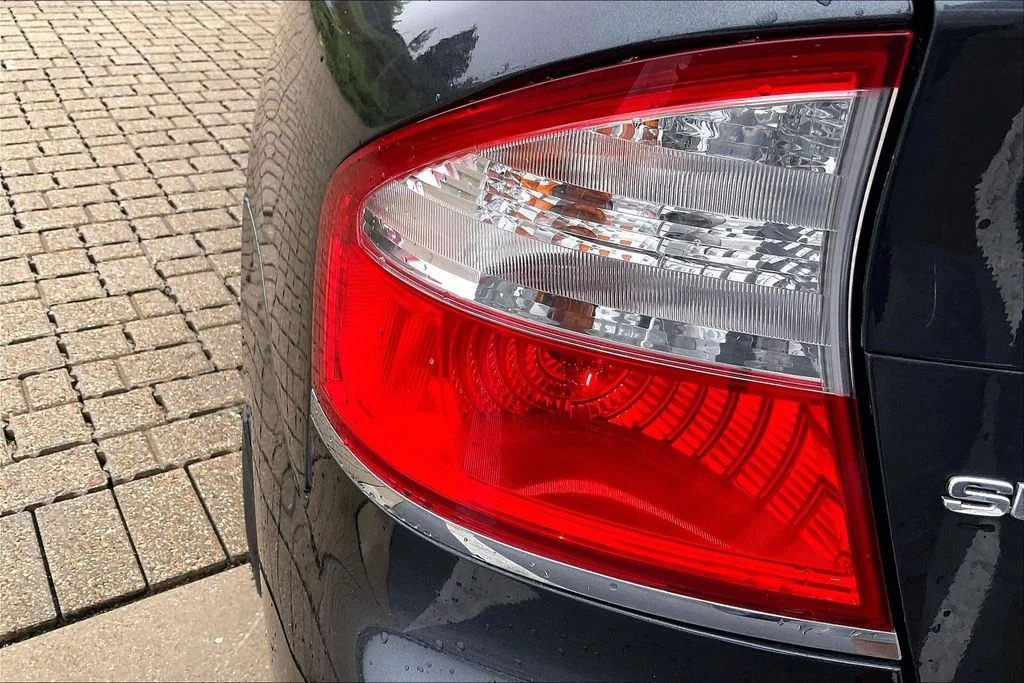 Used 2009 Gray Subaru 2.5i image 29