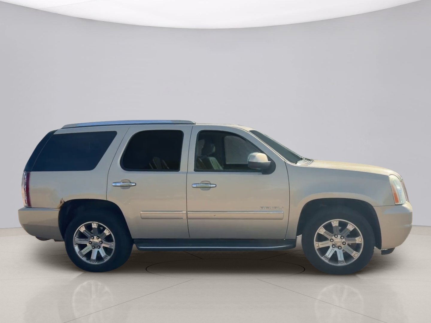 Used 2010 Gold Gmc DENALI image 6