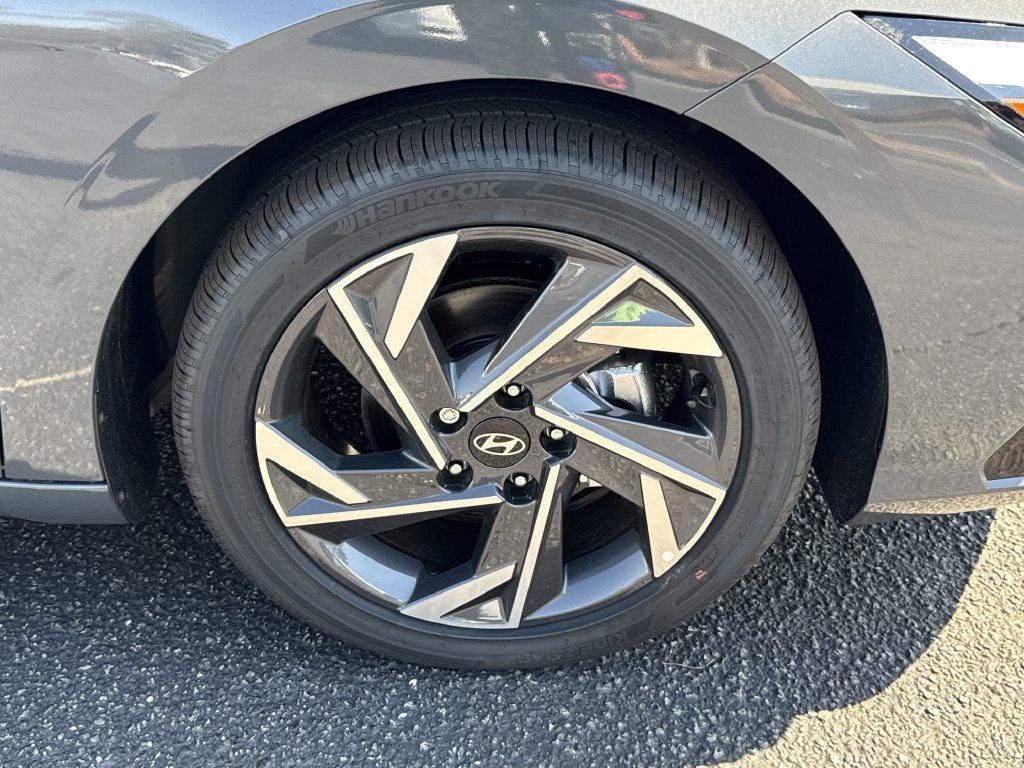 New 2025 Gray Hyundai SEL Convenience image 12