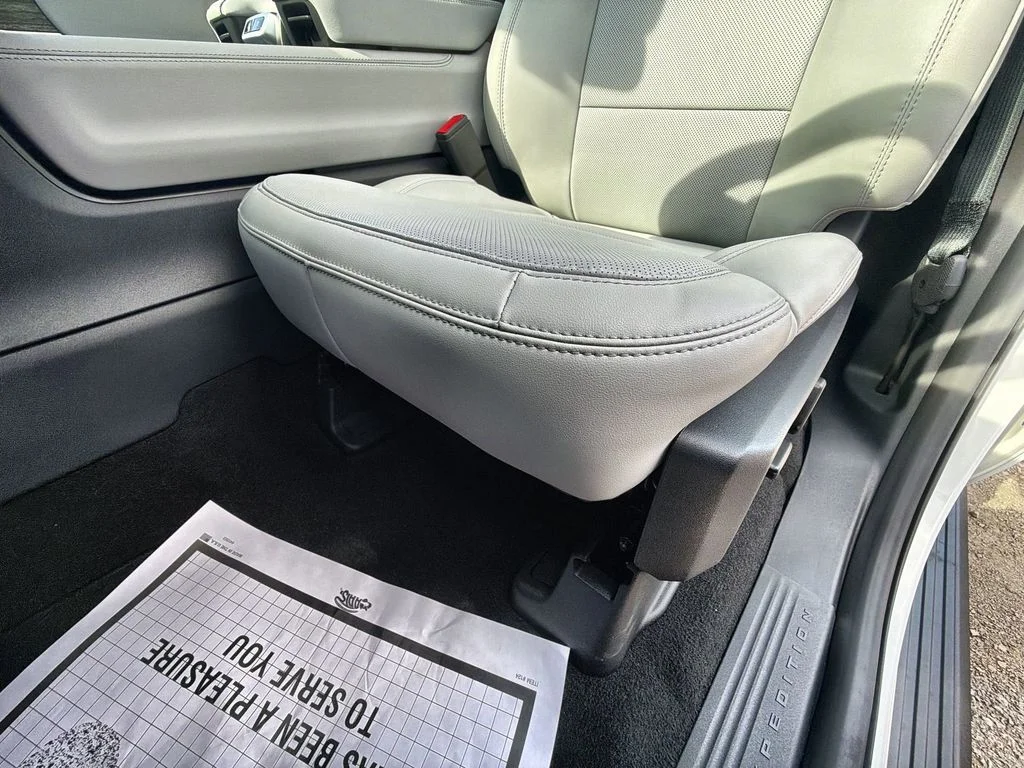 New 2026 Star White Metallic Tri-Coat Ford MAX Platinum® image 24