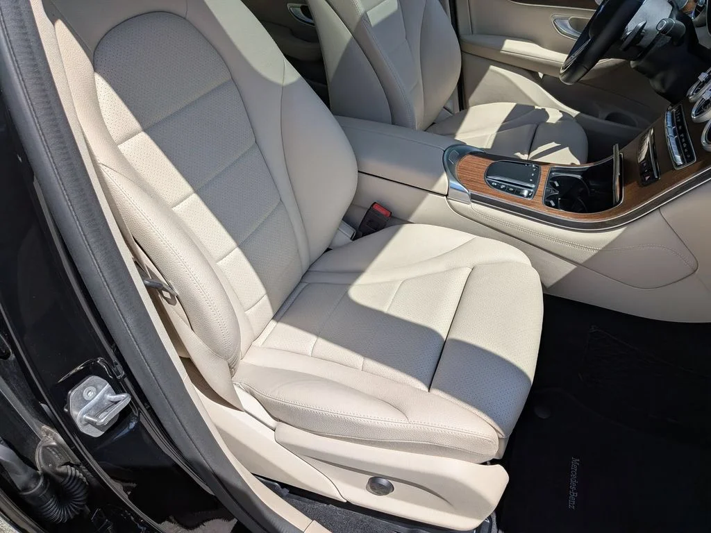 Used 2020 Black Mercedes-Benz GLC 300 image 33