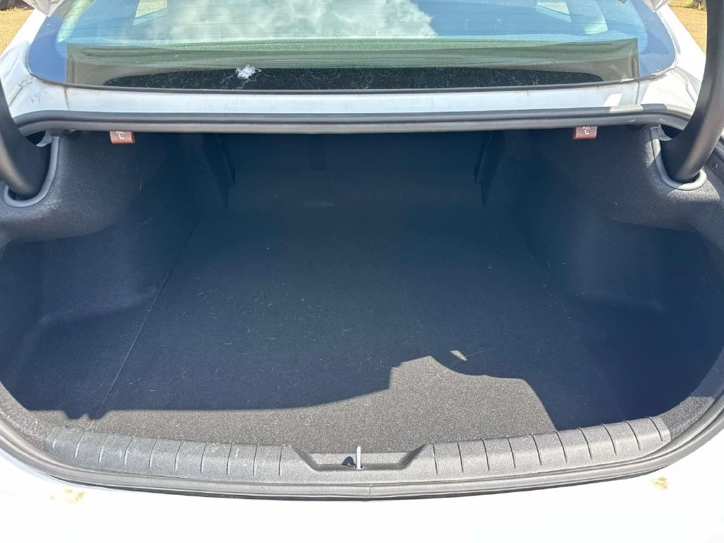 Used 2025 White Hyundai SEL image 11