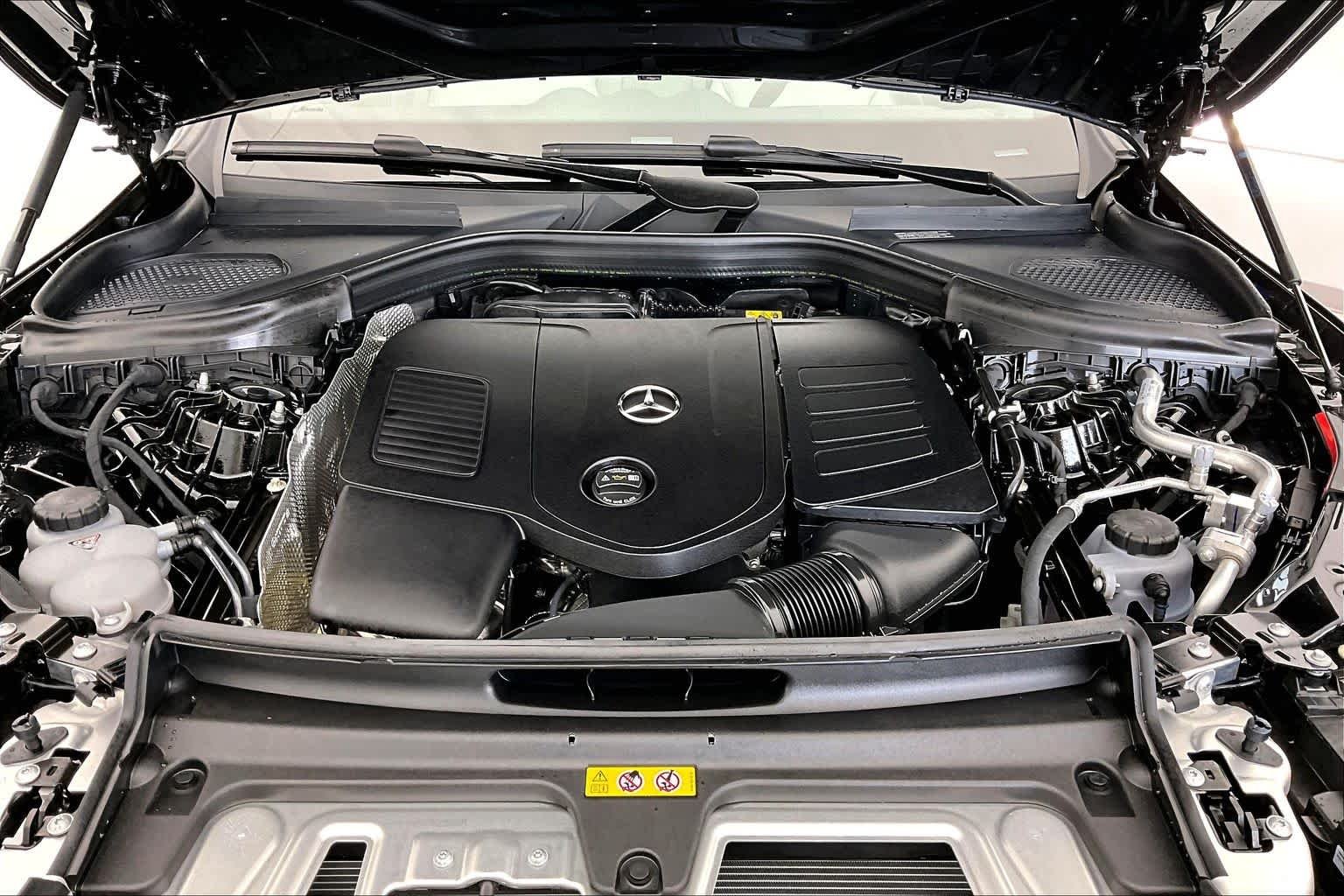 New 2026 Obsidian Black Metallic Mercedes-Benz GLC 300 image 9