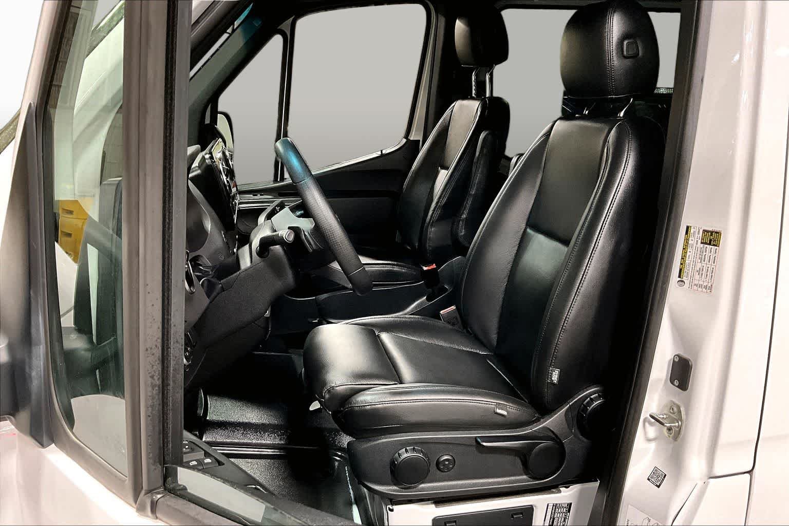 Used 2025 Arctic White Mercedes-Benz  image 8