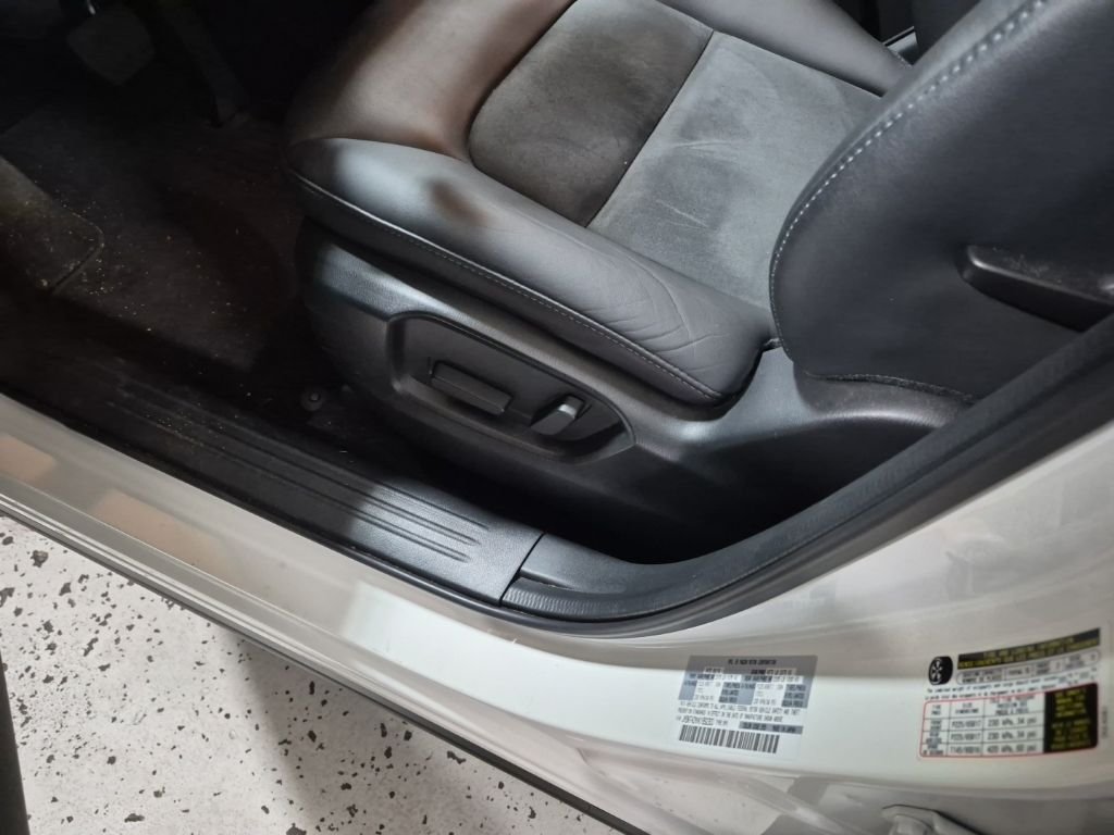 Used 2019 White Mazda Touring image 10