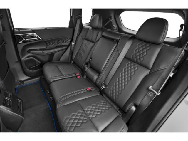 New 2026 White Diamond/Black Roof Mitsubishi Black Edition image 15