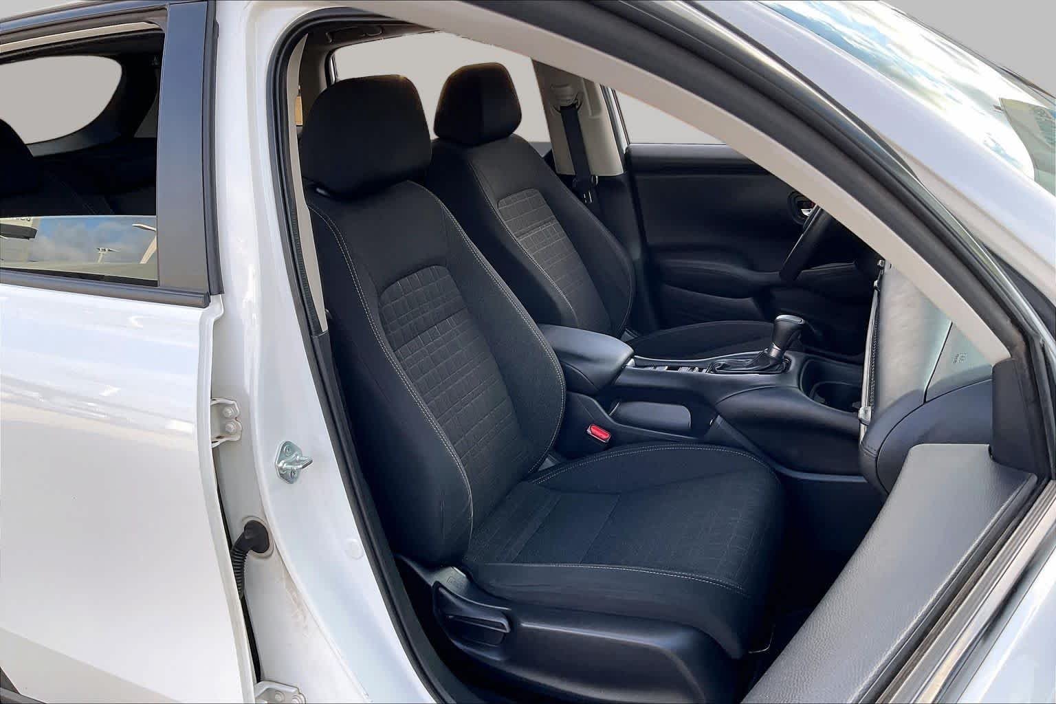 Used 2023 Platinum White Pearl Honda LX image 10