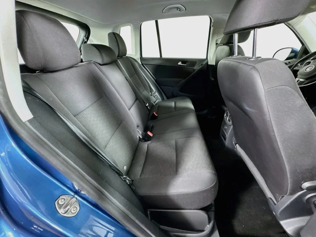 Used 2018 Blue Volkswagen 2.0T image 32