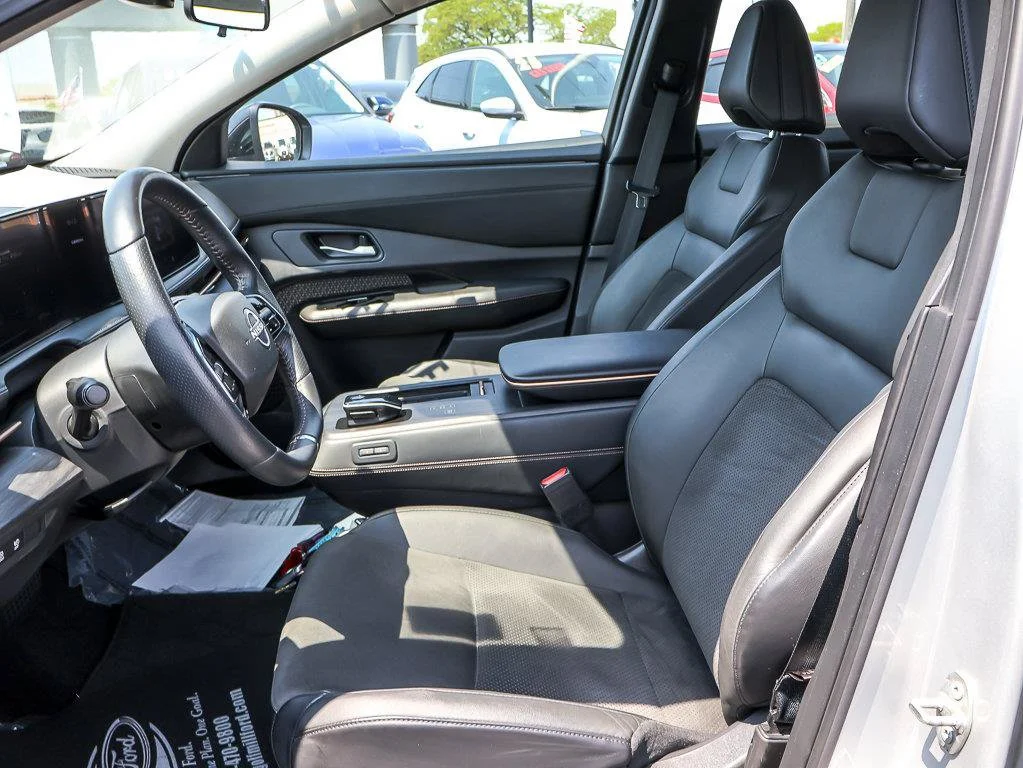 Used 2023 Brilliant Silver Metallic/Black Diamond Pearl Nissan ENGAGE image 12