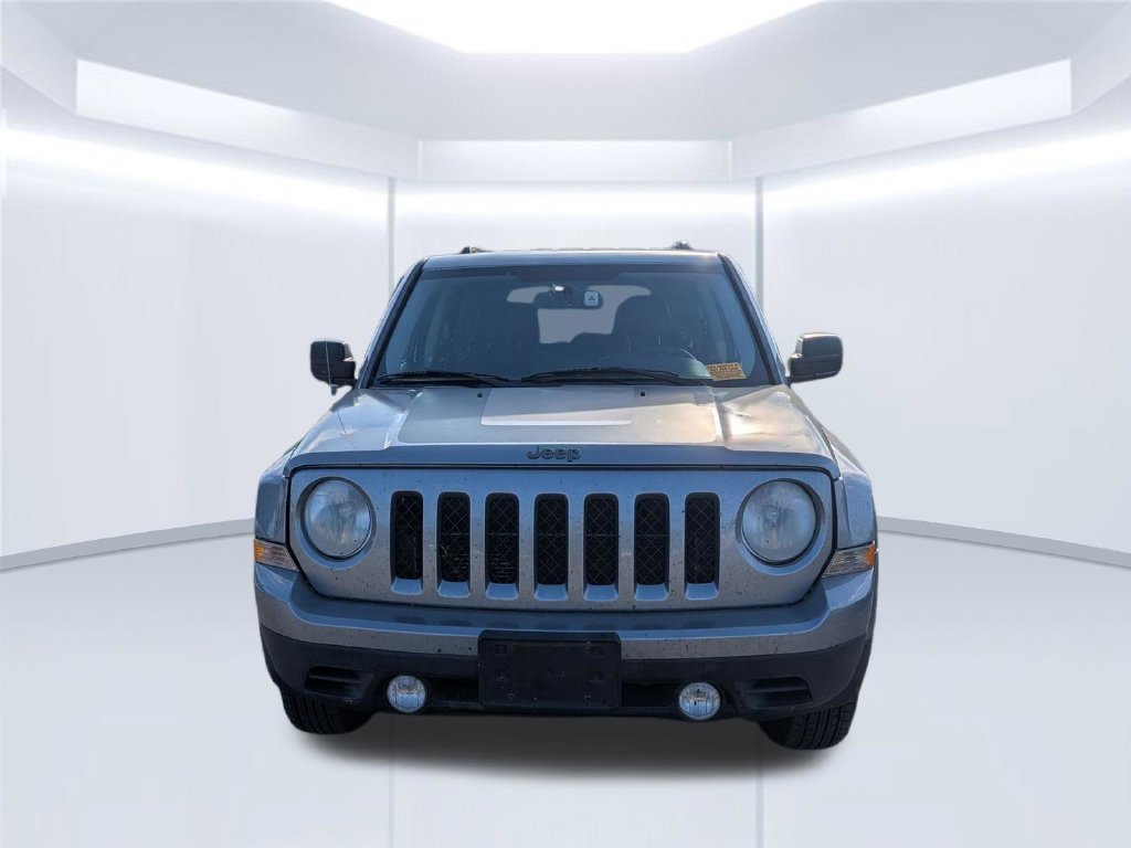 Used 2016 Silver Jeep Sport SE image 2