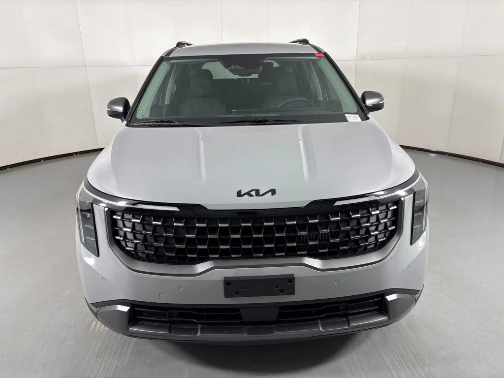 New 2027 Silver Kia EX image 3