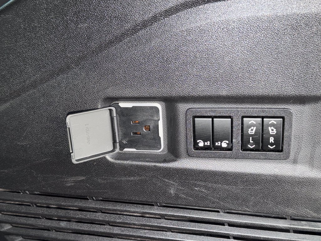 2022 GMC Yukon Denali - Photo 40