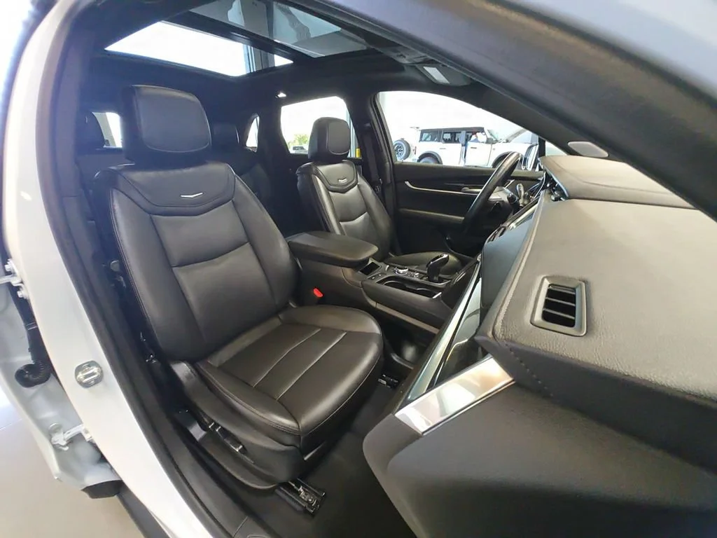 Used 2025 Crystal White Tricoat Cadillac Premium Luxury image 36