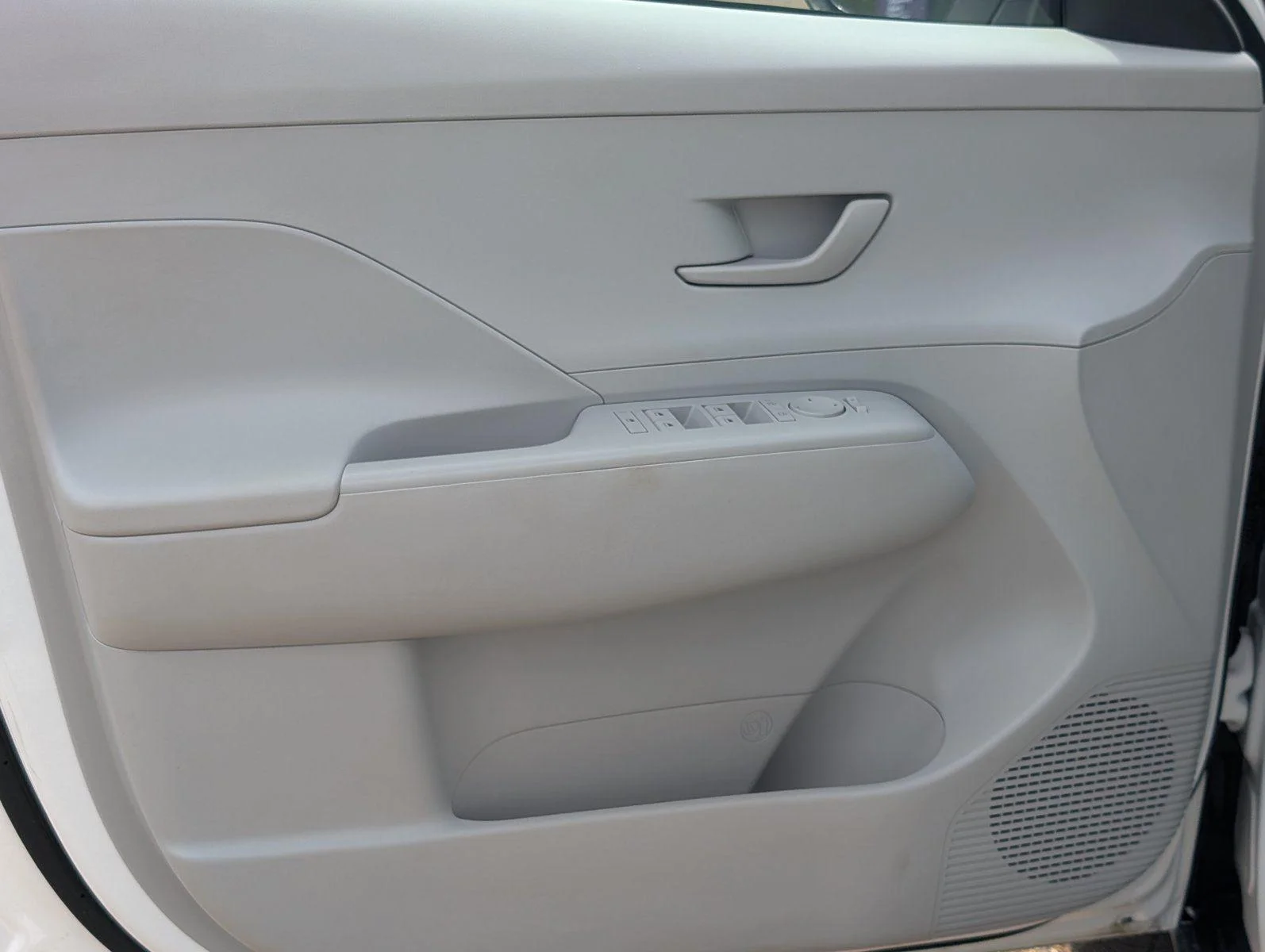 Used 2025 Atlas White Hyundai SEL image 10