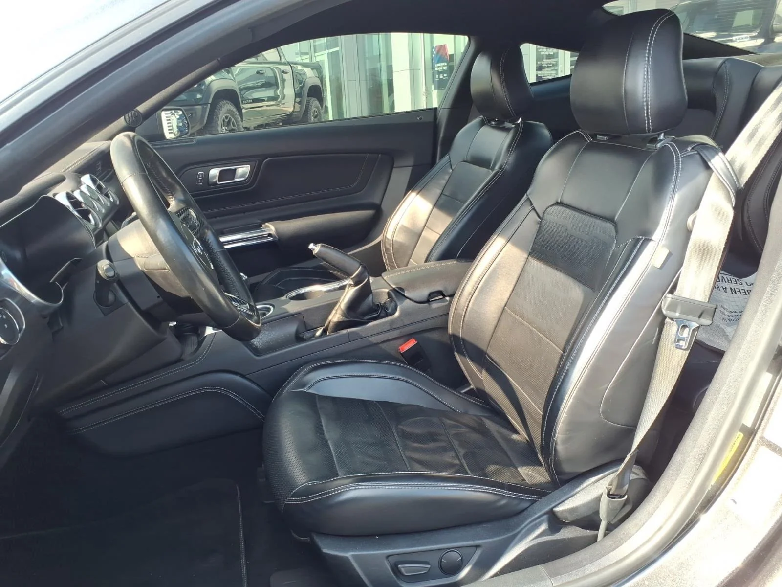 Used 2020 Magnetic Metallic Ford GT Premium image 21