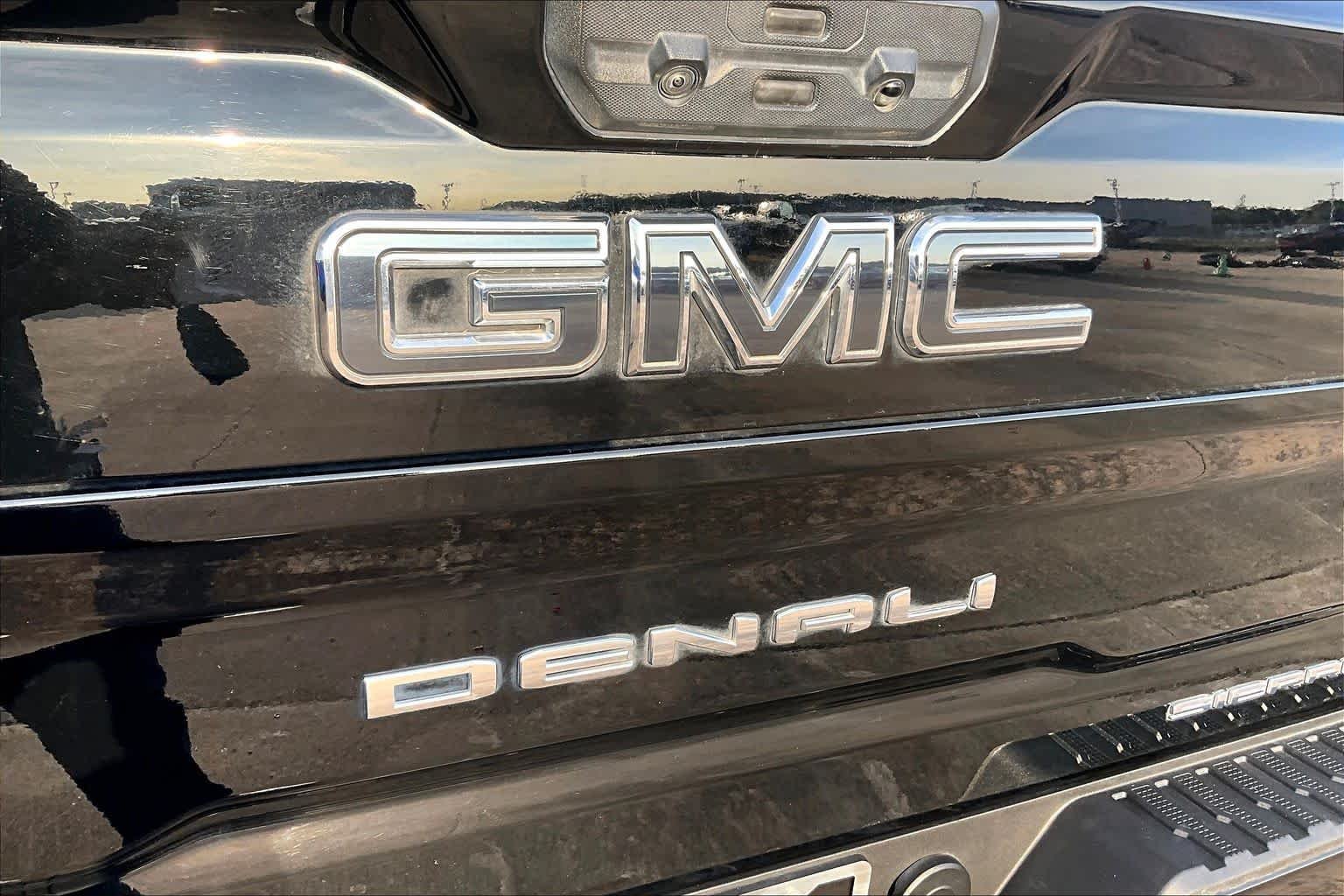 Used 2024 Onyx Black GMC Denali Ultimate image 31