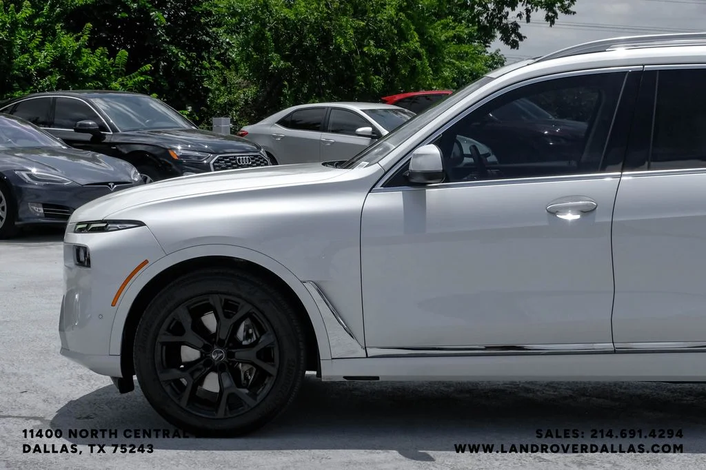 Used 2023 Mineral White Metallic BMW xDrive40i image 12